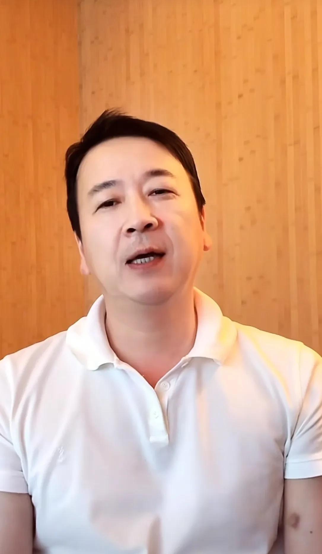 赖文峰当年很有名气的，各方面跟现在的王思聪是差不多的。只不过他跟王思聪最大的不同