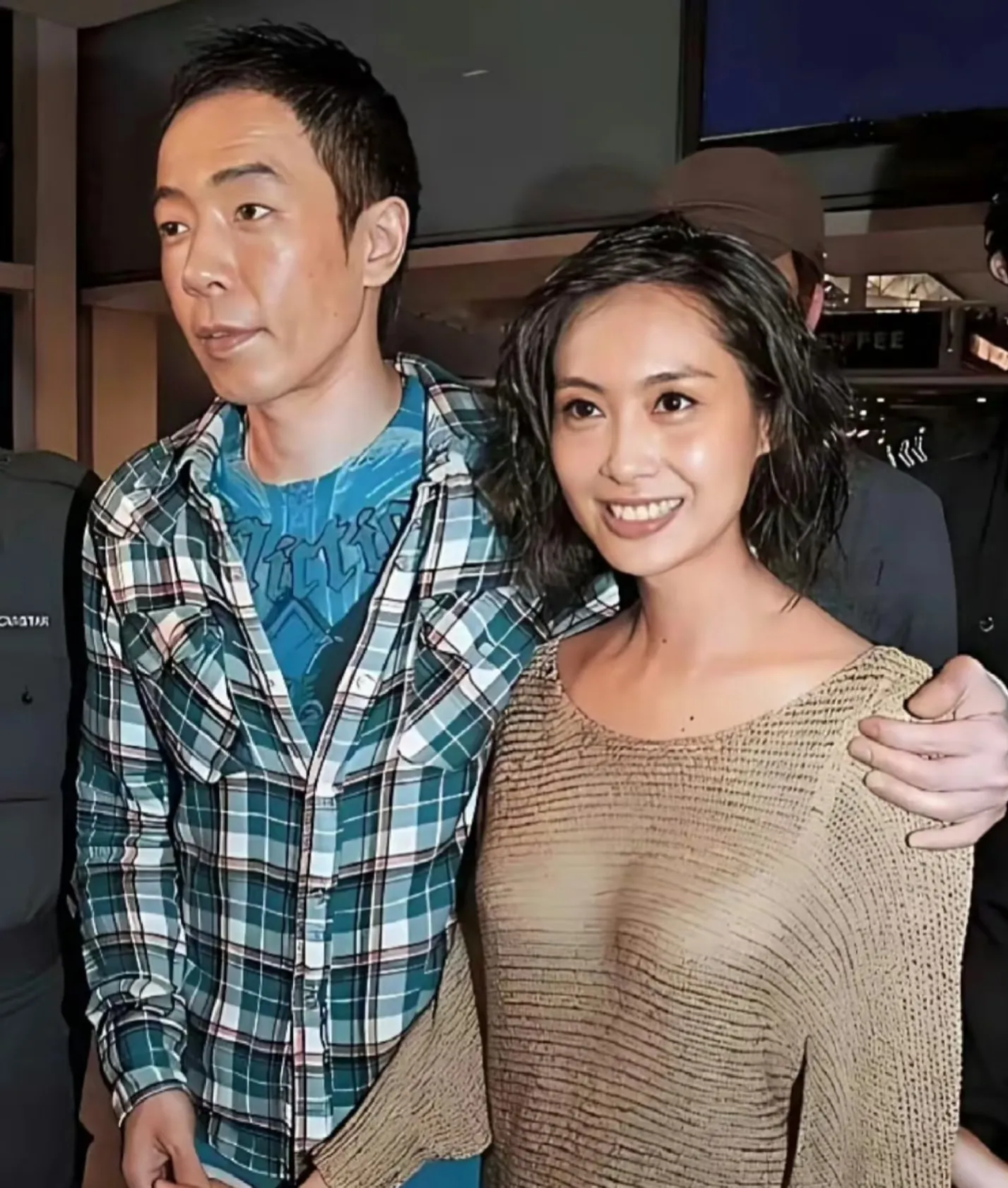 这是朱茵的老公吗[笑着哭][笑着哭][笑着哭]
