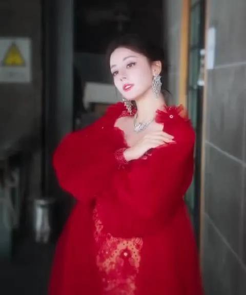 #热巴状态# 今天也是被热巴的元气感击中的一天！满屏都是挡不住的活泼劲儿，笑容像