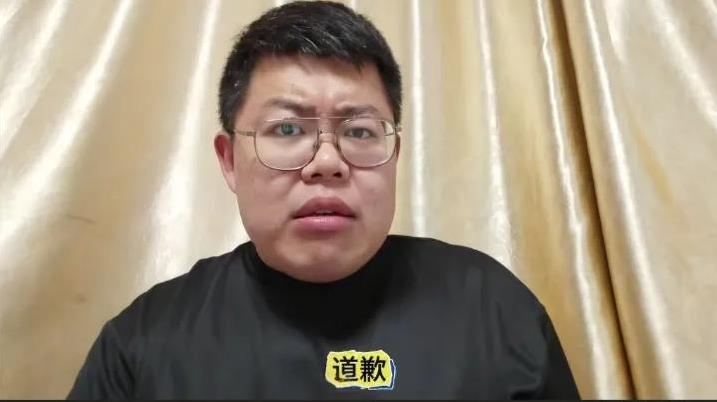 海港主场工作人员嚣张跋扈，搞地域歧视，把京城二韩气坏了，他严正要求海港俱乐部给大