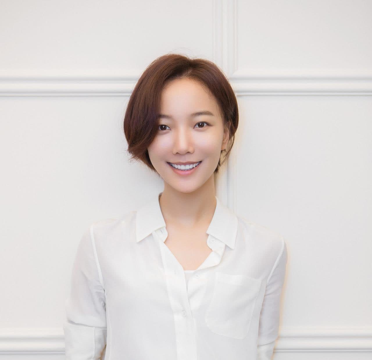 被张嘉译，吻过的十位女明星：
一、李念
二、王珞丹
三、江疏影
四、闫妮
