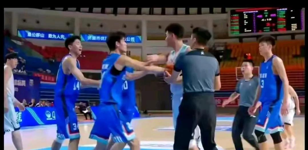 cba大型修罗场：U21比赛因裁判对比赛掌控不利直接导致双方球员集体互殴，性质非