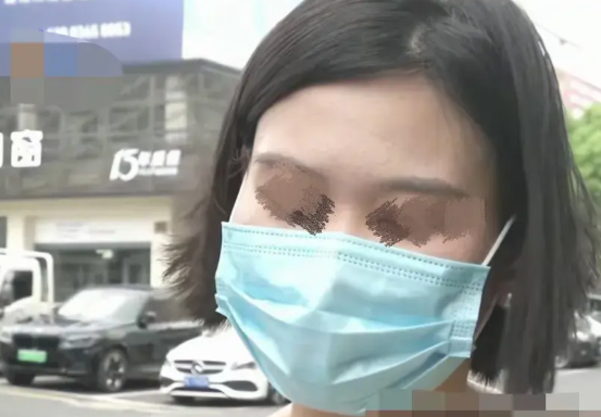 不看不知道，一看吓一跳！
难怪大家都在骂这个小米的女司机
她不仅活在自己的规则里