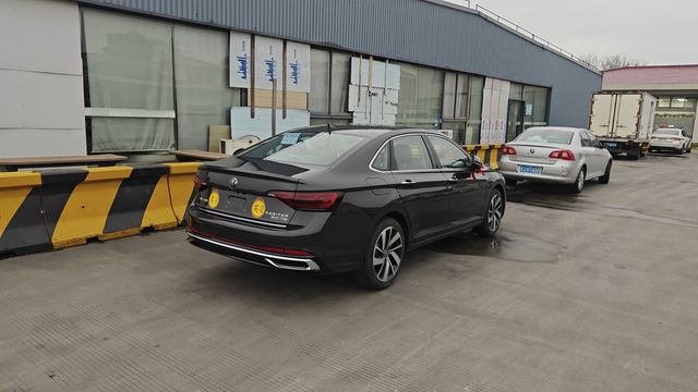 速腾卓越新车提出来就上高速了
新提的速腾卓越从4儿子开出来就直接上高速了，这个油