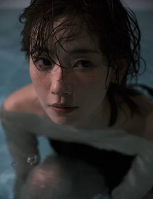 这生图是真实的吗？眉眼弯弯像新月映在海面，笑容清甜如浪花，童话照进现实也不过如此