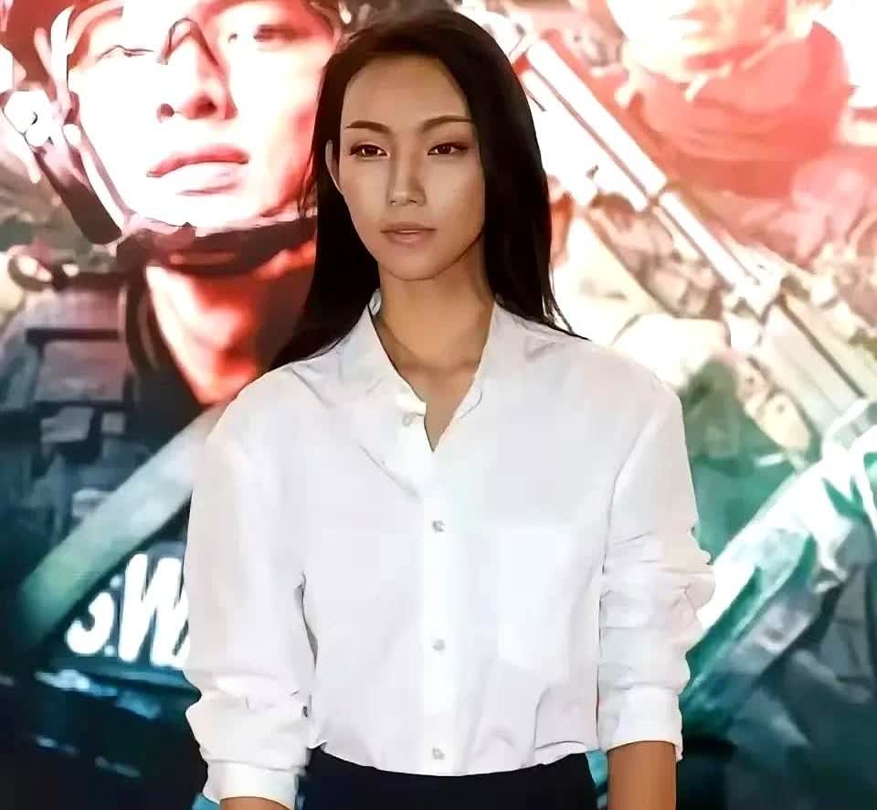那尔那茜今年37岁，在演艺圈属于大龄女星。

早年间谢晋导演就说过大实话，女