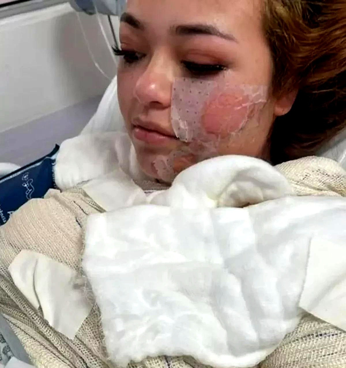 派对约会洗澡死，警方调查











---











谁