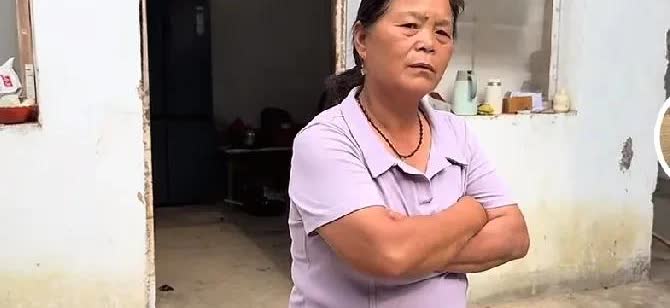搞不懂为什么阿杜妈妈那么爱吃鸡子？
雨露领着三个孩子在家，想着阿杜不好好做饭，