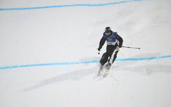 米兰冬奥会自由式滑雪女子大跳台决赛，刘梦婷第二跳惊艳发挥，稳稳拿下90.00分。