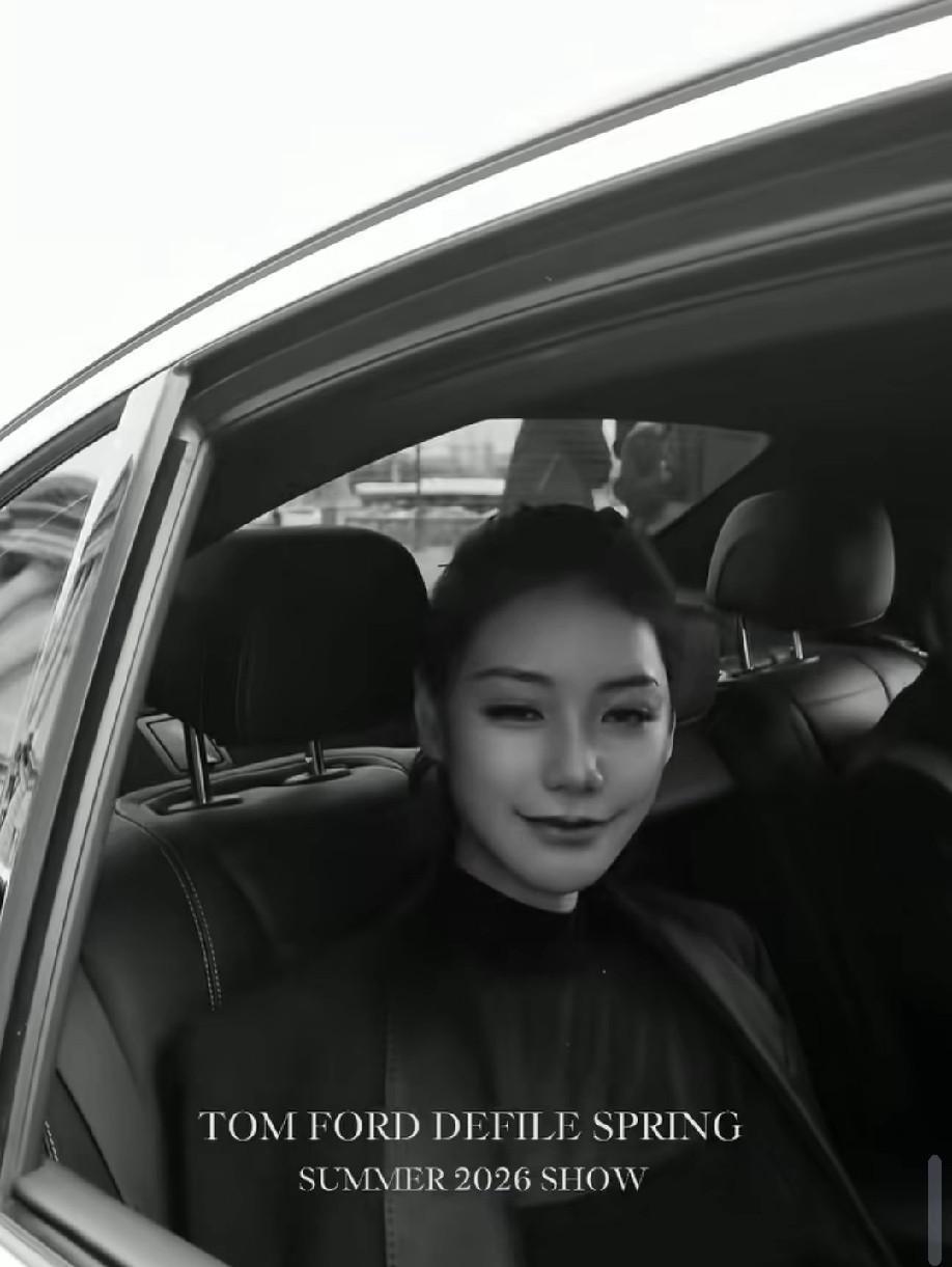 马筱梅的黑色系。
网友表示说实话不太喜欢马筱梅的黑色系系列，没有什么原因只是觉得