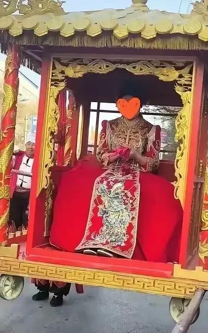 妹妹结婚，礼金成了我的难题。给2000块，我怕拿不出手，可给10000块，经济上