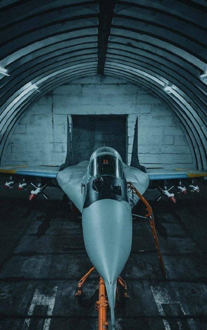 美国和西方都清楚，乌克兰空军无论从那个机场，都会被俄罗斯发现，立刻遭到俄军导弹打