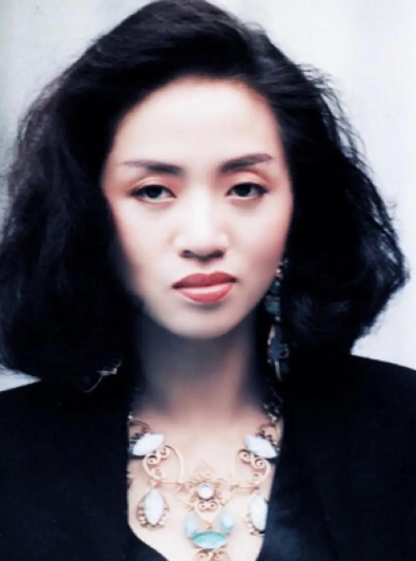 向太陈岚首次公开梅艳芳惹怒黑帮的细节：当时包厢内，子弹上膛的声音格外刺耳，空气瞬