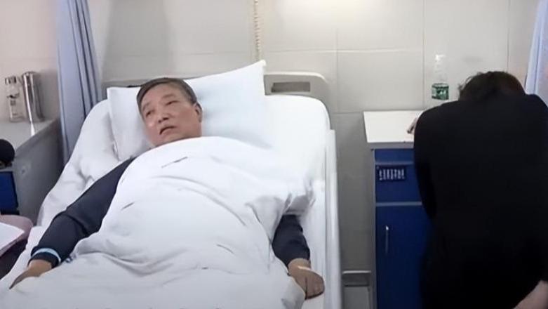 七旬老汉整日打骂儿媳，反被儿媳妇压断两根肋骨，婆婆：该他