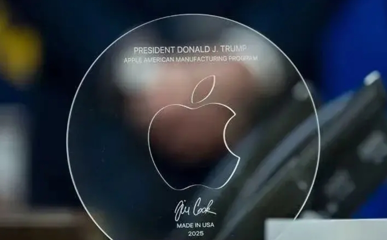 苹果公司的送礼之道。

8月6日，苹果公司首席执行官tim cook，向美国总统