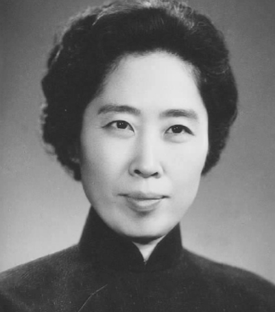 1979年，王光美迈出监狱大门，迎接自由的那一刻，她万万没想到，第一个来探望的人