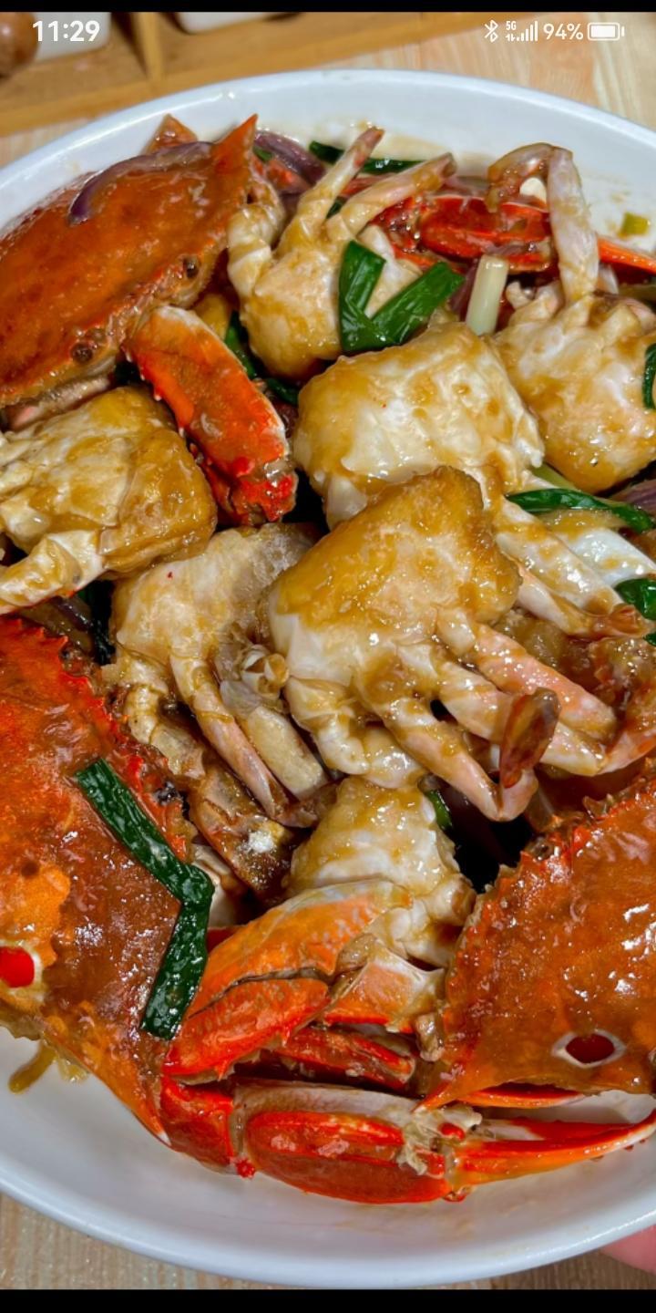 宰客，这家饭店太黑了，炒了个蛏子，炒个螃蟹，她给我要610元，我问她咋那么贵，她