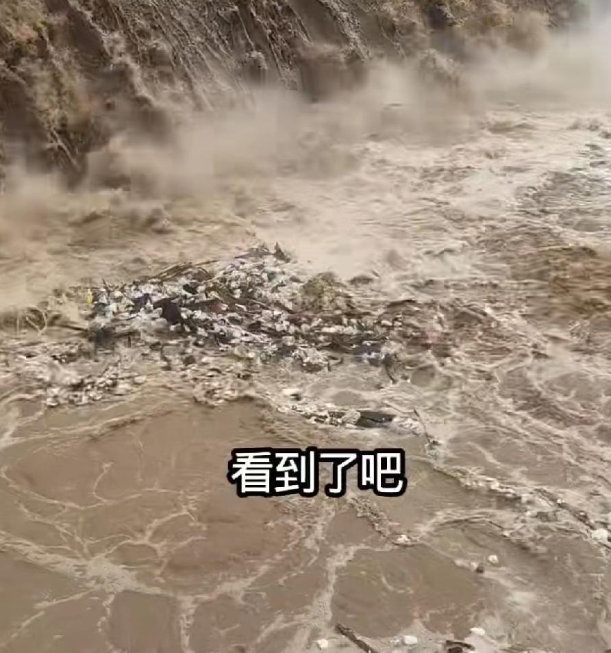 这不是壶口瀑布
第一眼看到的时候，我以为是，其实这是今日的灞河，西安的灞河，来自