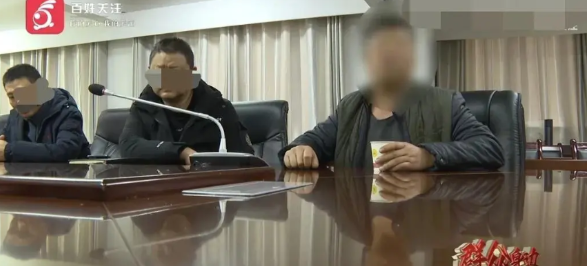 贵州贵阳，大爷买了3600斤煤炭，付了商贩2208元，之后，大爷一称竟少了240