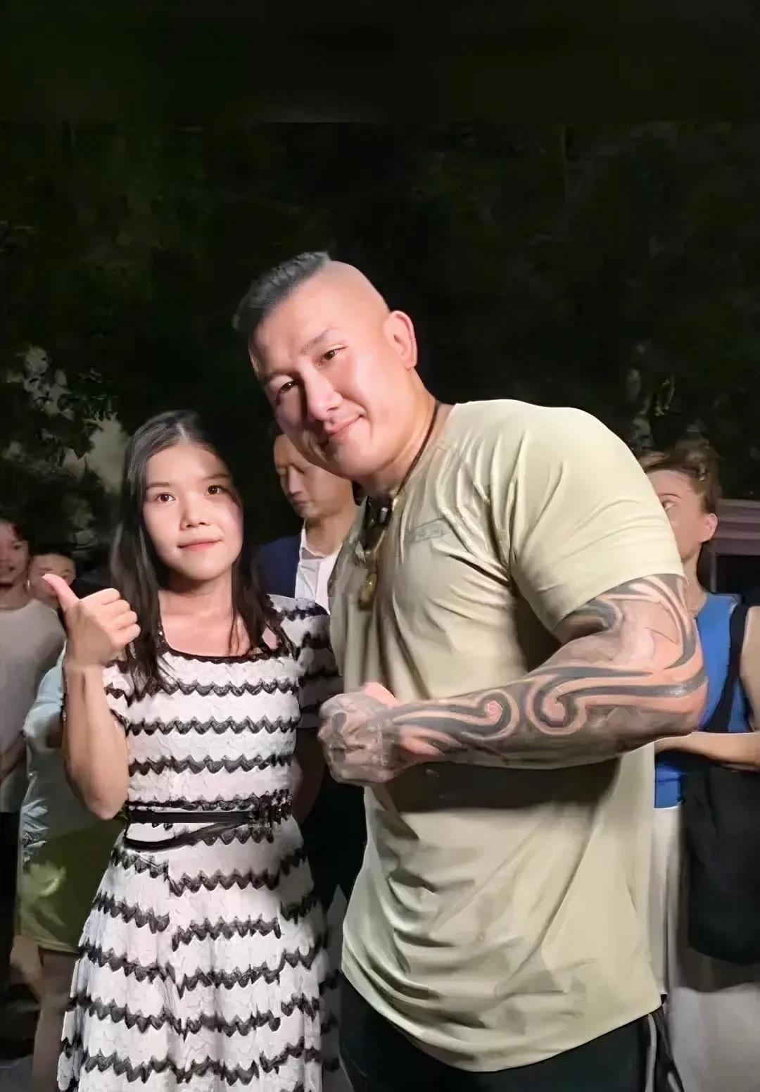 看了大家对这个“馆长”赞扬，突然理解一句话“坏人放下屠刀，便能立地成佛！”
为什
