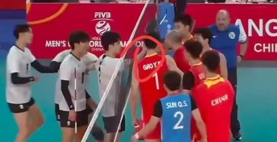 日本球员挑衅中国队险些爆发冲突！
27日，在广东江门举行的国际排联U21男排世