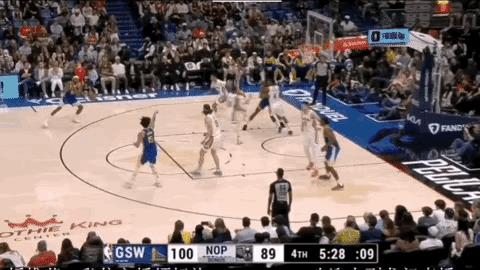 勇士鹈鹕的比赛，裁判成了抢戏的角色，黑掉了库里的3+1。
库里在NBA联盟打拼到