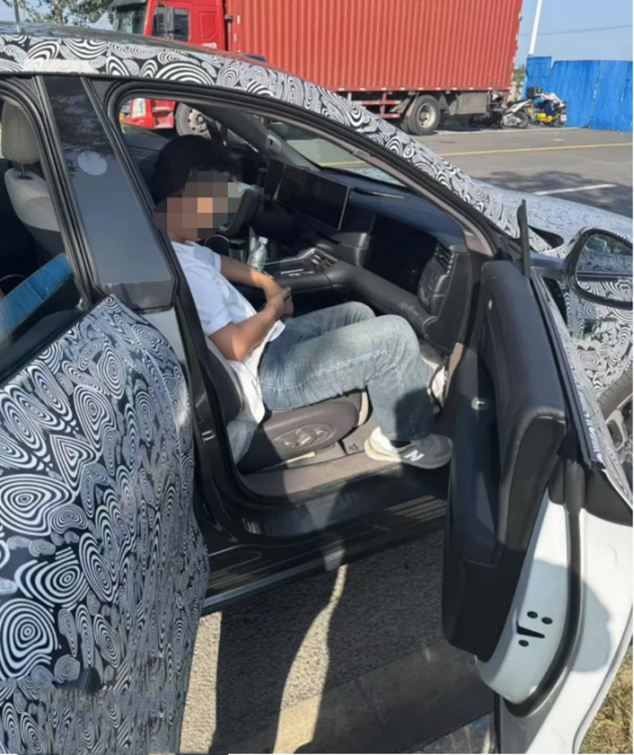 车友群有人遇到新款LS6实车，瞅瞅内饰变