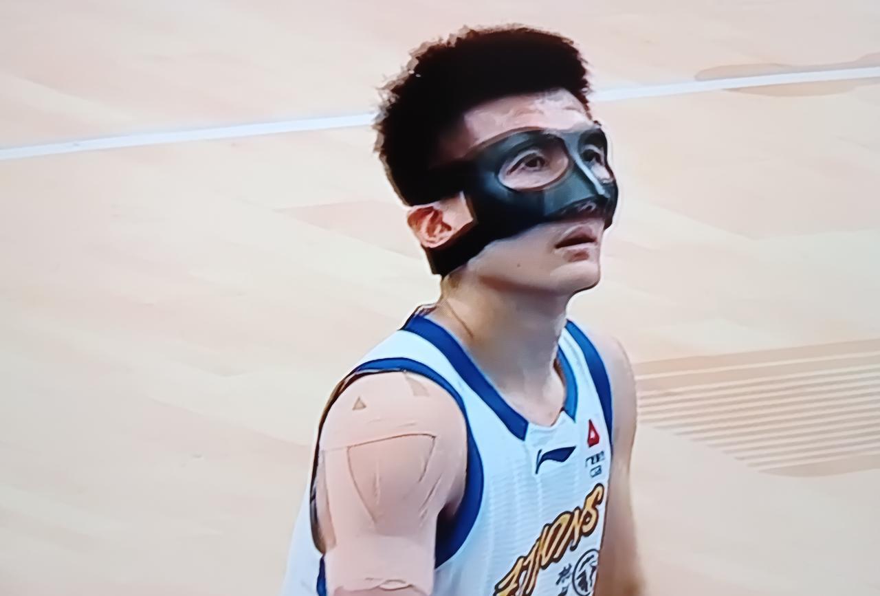 孙铭徽昨晚再一次以大师级的表现，征服了国家队主教练郭士强，征服了全国球迷。上一届