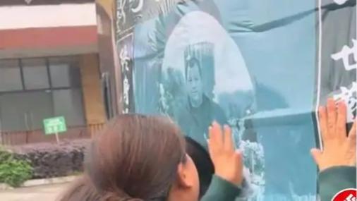 货车司机45岁服务区猝死：无基础病史却因连续奔波殒命，四个月仅团圆两次