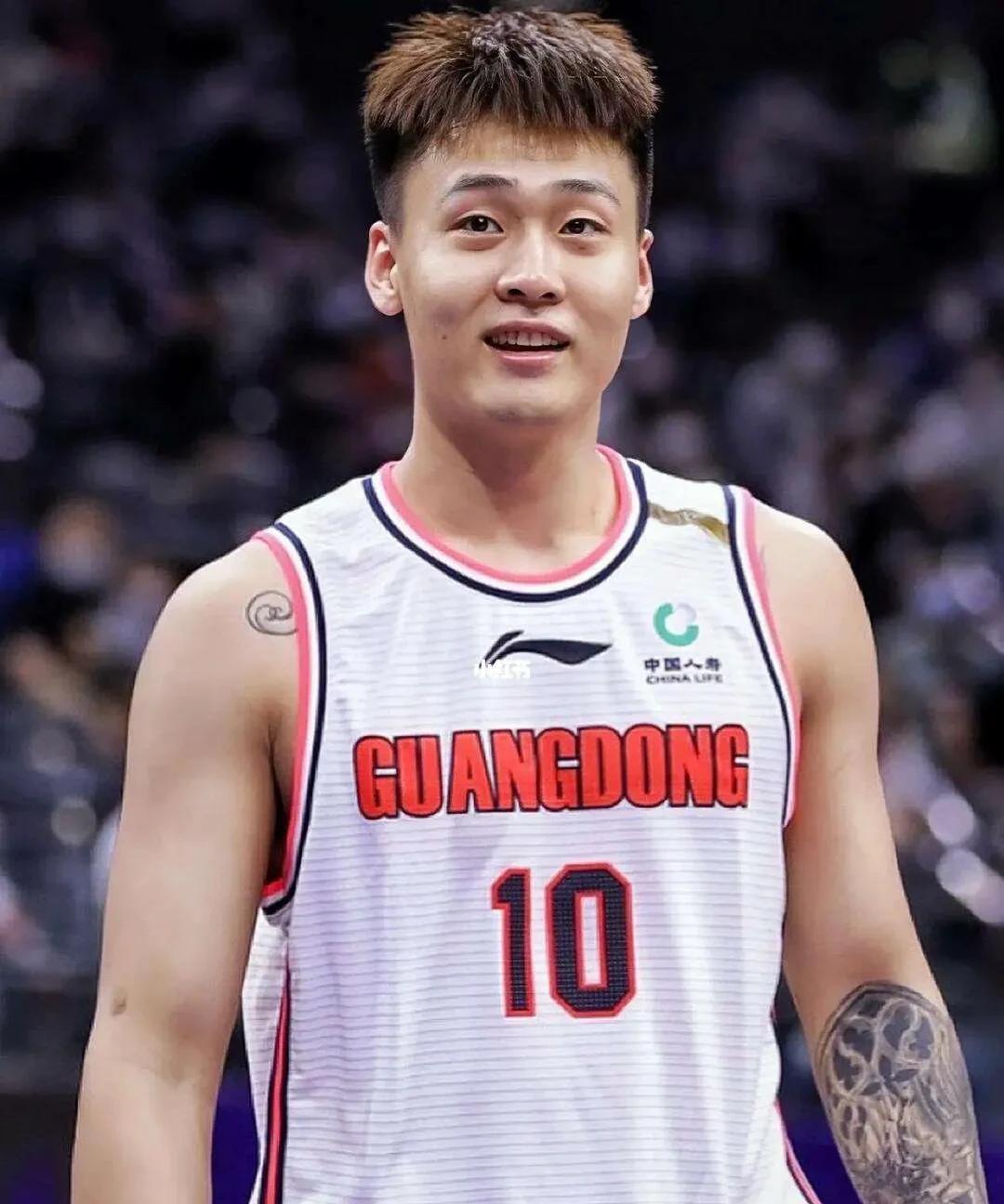 赵睿和河村勇辉综合实力对比，你认可吗？
1.进攻效率  赵睿<河村勇辉，