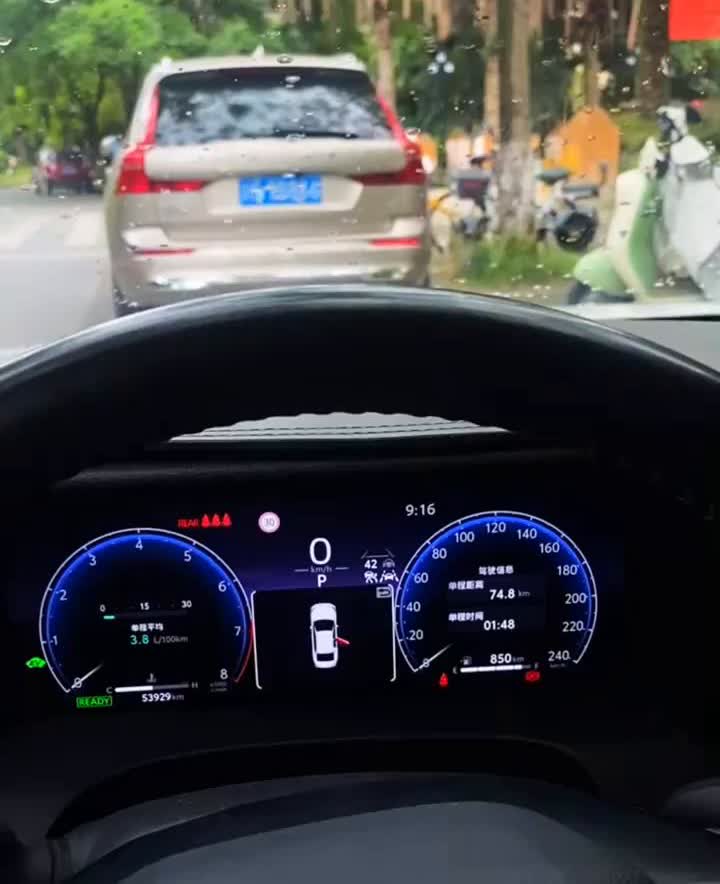 凯美瑞的日常油耗你们看，今天早上跑了七十四公里，单程油耗十三点八。我的坐标是成都