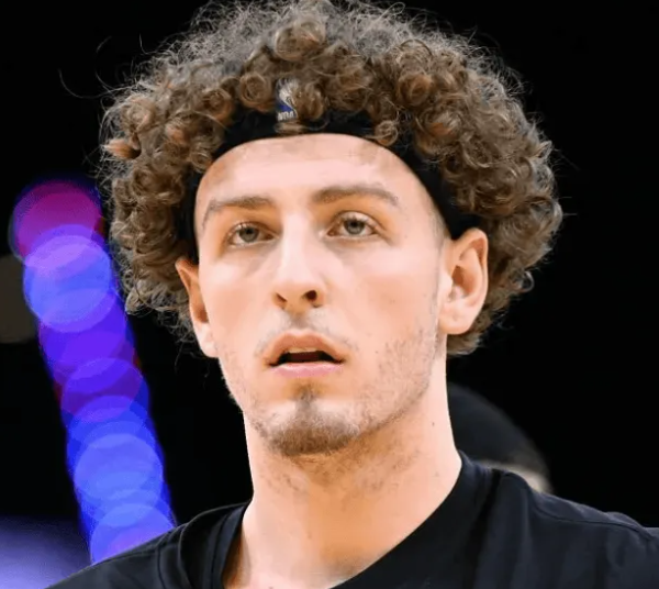 昨日NBA常规赛：勇士vs鹈鹕的比赛已经结束
全场比赛，勇士球员波杰姆斯基出战3