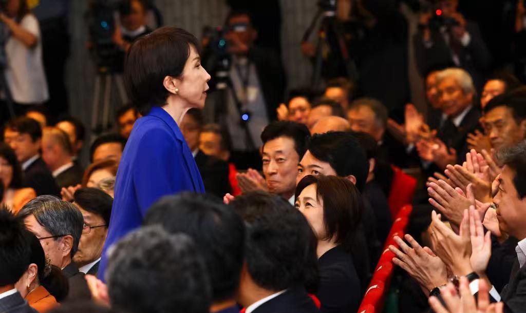 处理不好中日关系，高市早苗的位子恐怕坐不长。高市早苗是日本极右女政客，与前首相安