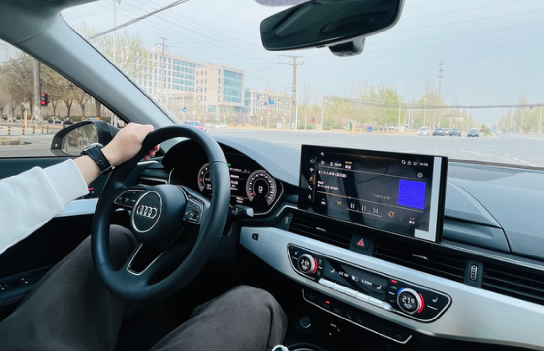 奥迪目前的问题，行驶10000公里
1、变速箱异响，偶发（原地挂档，4升5，3降