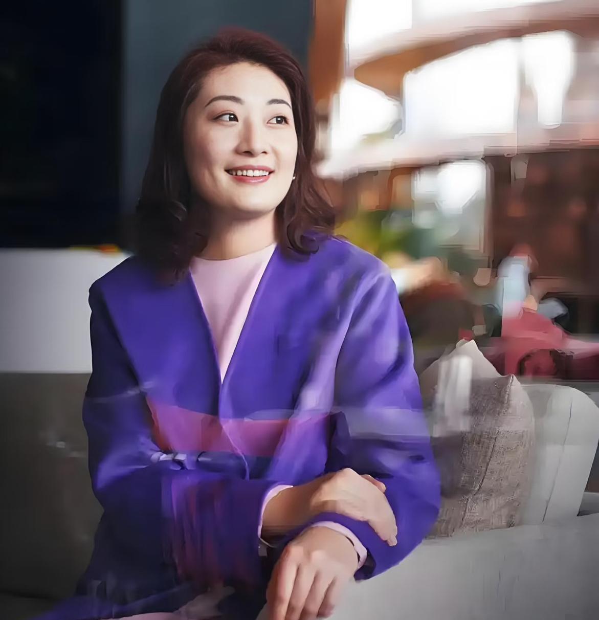 大家都放心吧，
不必为宗馥莉担心的，
她能走到今天这个位置，绝对不是柔弱轻言放弃