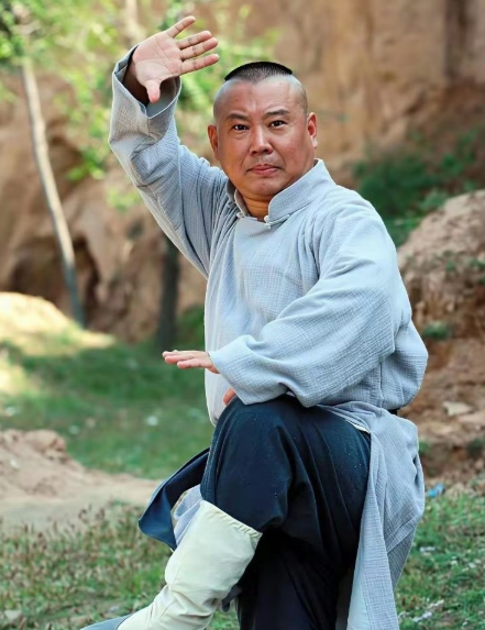 祝郭先生破壳日嗨皮，希望您在新的一年里，多休息、少置气；多说书、少唱戏