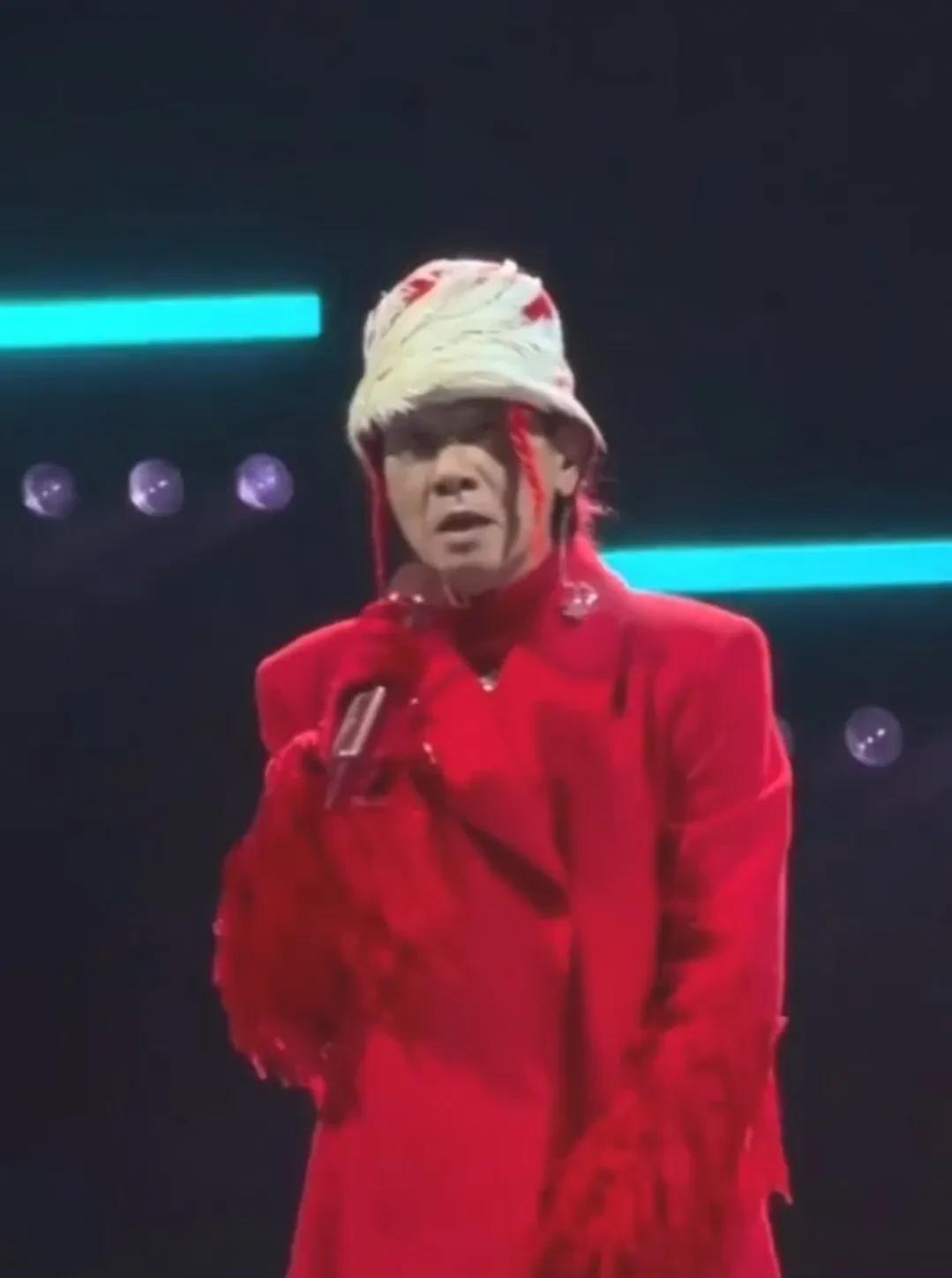 陈小春重庆演唱会
他的算你狠这首歌无人超越  
春哥这首歌真好听，
从小就爱听