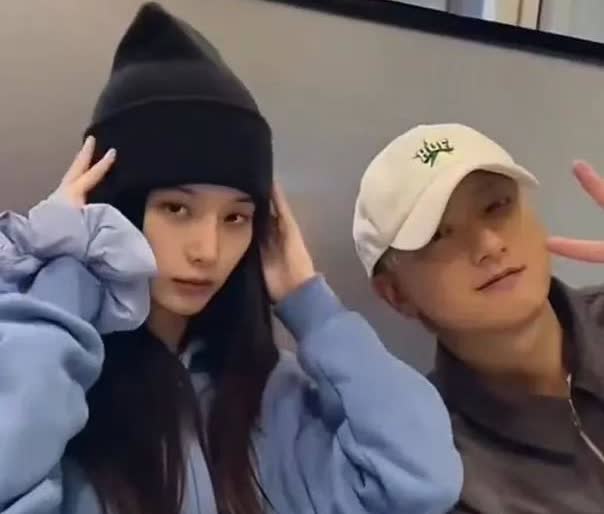 徐艺洋奉子成婚？
撕下来黄子韬的遮羞布
事情到底有几个版本呢，不是说他们俩很