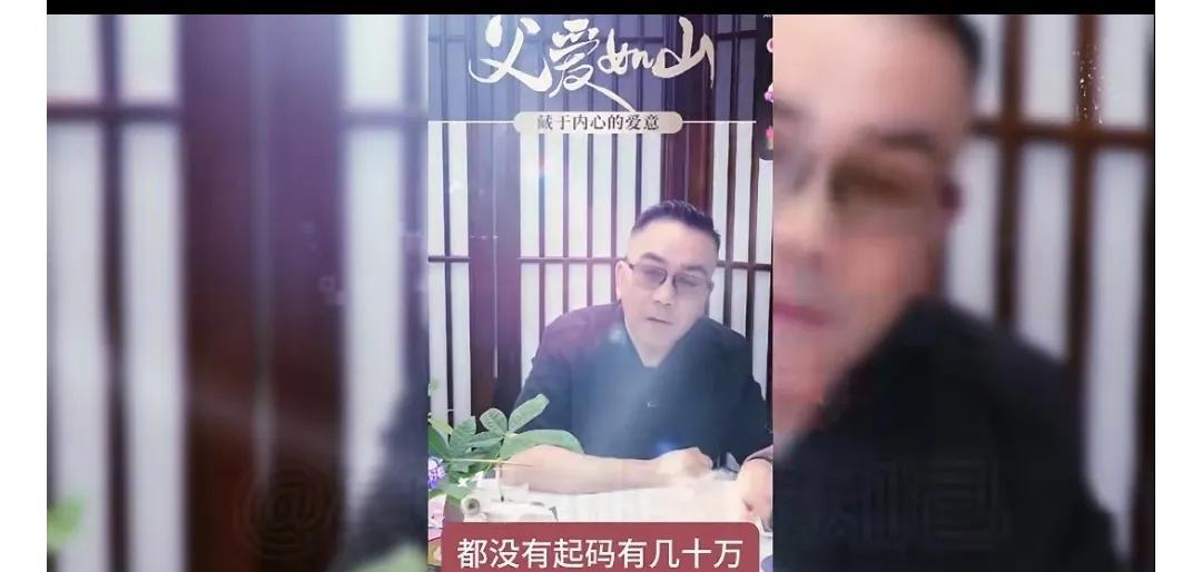 杨少华葬礼之后，杨议特意感谢了德云社。
杨议直播时说起老爷子葬礼，别人给他转的花