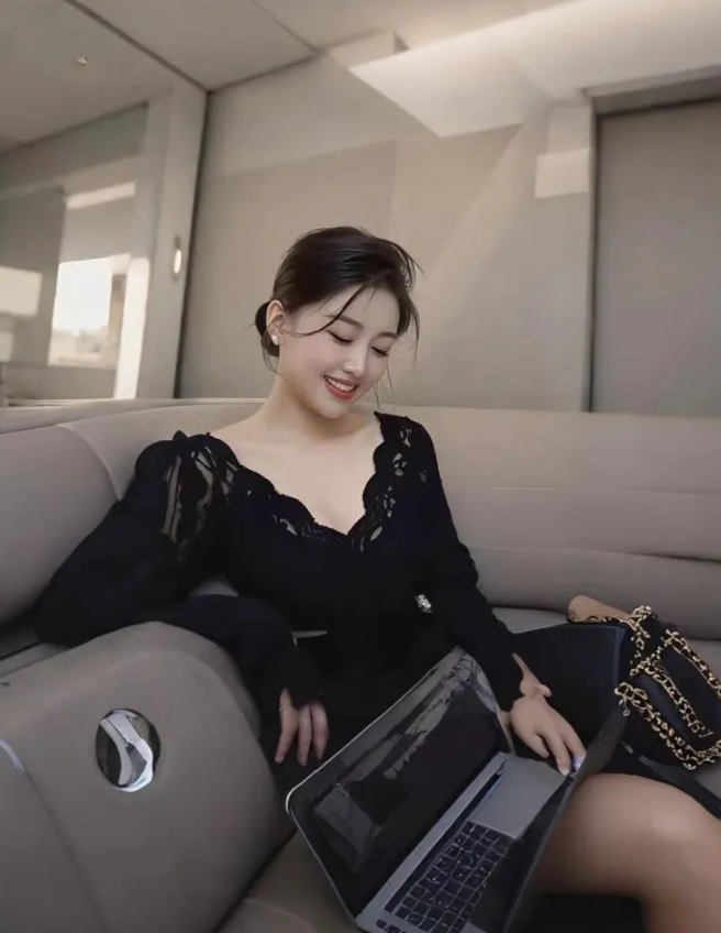 和大家说个颇为尴尬的事，昨晚我又做梦了。梦中我竟然和不认识的女人一起做了运动，但