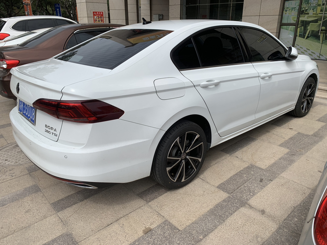 准备宝来换迈腾
21年买的宝来换迈腾有必要吗，问下迈腾车主米白座椅会不会很容易脏