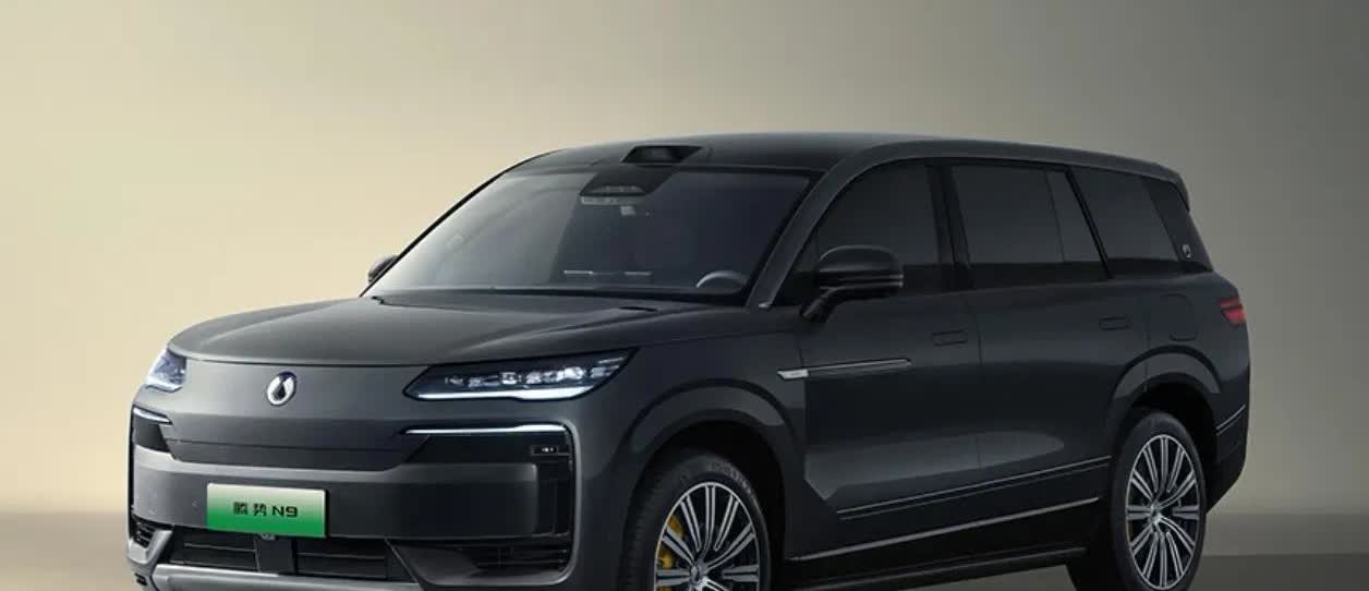 这就是赤裸裸的现实！
电车30万：使用10年，电费1万，卖1.5万；
油车3