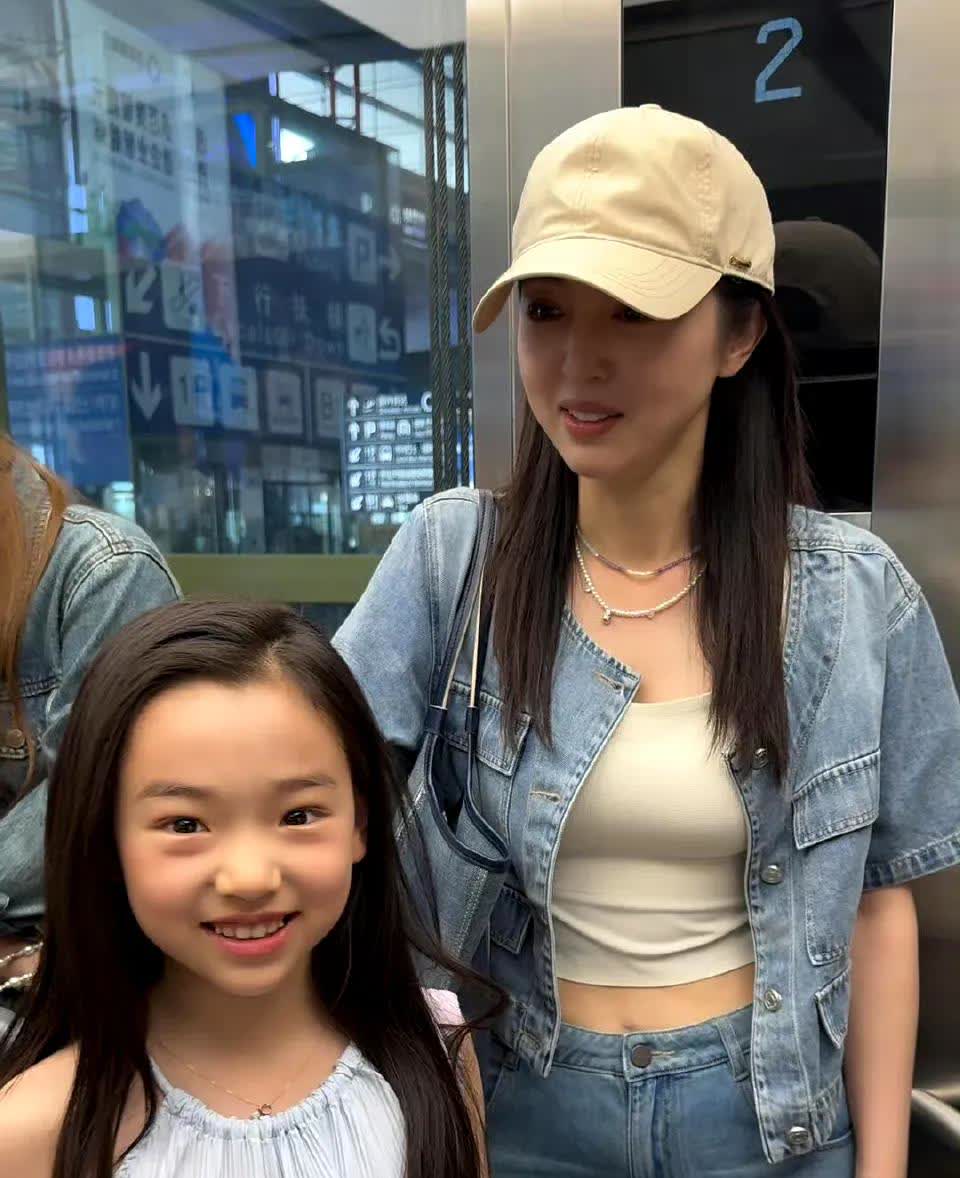 娱乐圈最该出道的富二代，
不是黄磊的女儿黄多多，
也不是小沈阳的女儿沈佳润，