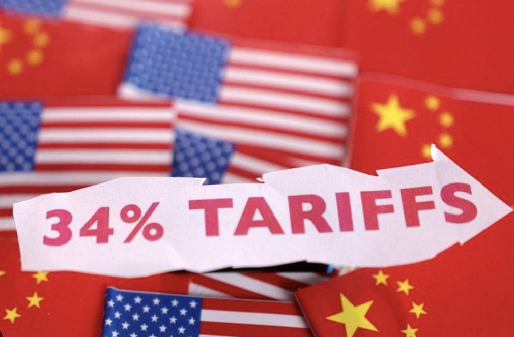 关税战的两种结果：
1、美国输掉关税战，经济进入萧条期，加速美国的衰落，沦为一个