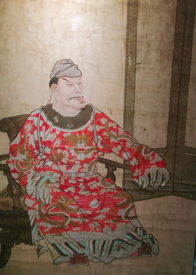 不管你相信不相信，这才是朱元璋的庐山真面目，一副锅铲脸，画像存于明孝陵，应该是没
