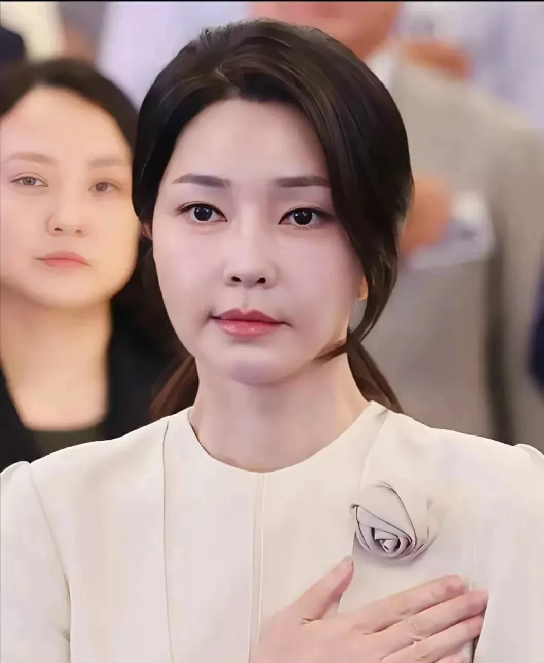 韩国前总统夫人金建希：三年总统夫人，代价巨大











谁能想到，曾
