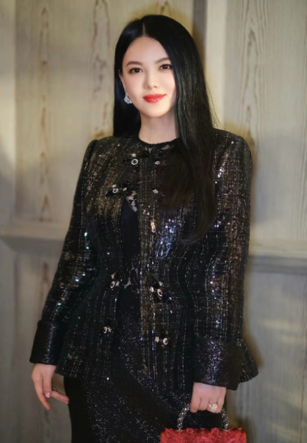 钱养人，李湘越来越气质了， 温柔了 王诗龄亭亭玉立 ，小鸟依人