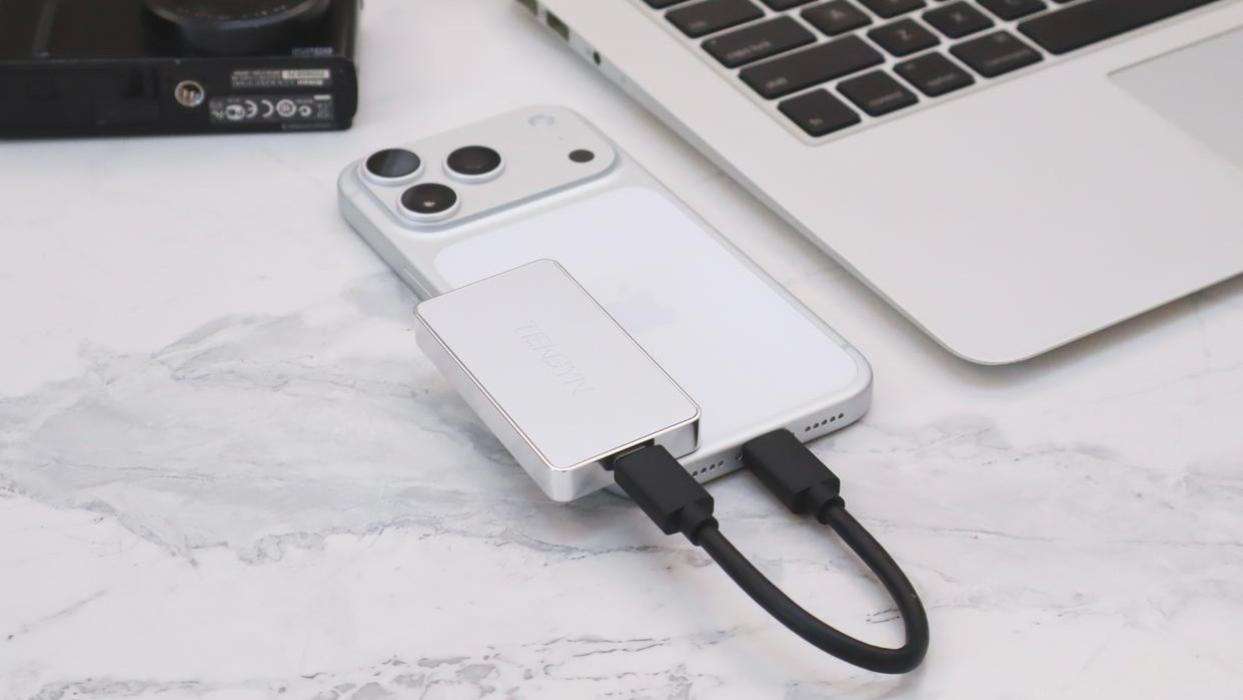 腾隐P2000 × iPhone 17 Pro：专业影像创作的存储好搭子