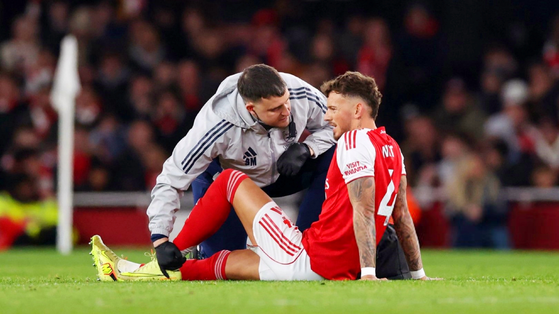 媒体透露，阿森纳后卫本·怀特已接受检查，预计将伤缺四到五周。
本·怀特本赛季初便