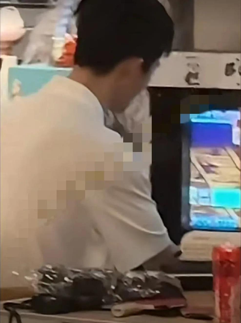 祁天道陪泡泡龙健身！
         泡泡龙去杭州参加活动，不忘每天坚持健身的